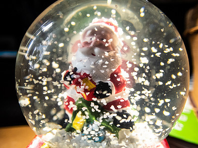 圣诞老人在雪球圣诞节到喜悦假期玩具纪念品玻璃地球季节雪花传统装饰品图片