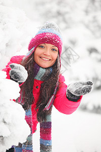 冬季妇女打雪球图片