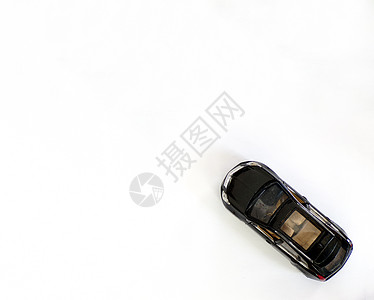 白色背景上的黑色金属汽车模型图片