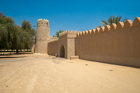阿联酋阿布扎比酋长国阿伊恩的冒险城堡历史性地形干旱活动防御堡垒蓝天墙壁图片