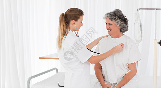 护士听从病人的心跳测试工作女性机构医生考试保健压力药品职业图片