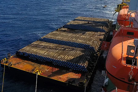 用于在海底铺设天然气管道的管道 海上天然气管道建设就业仓库阀门焊机男性辐射屁股焊接草稿甲板图片