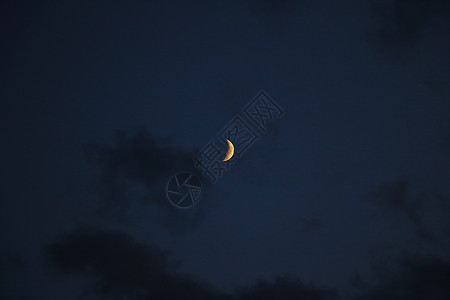 美丽的月亮 夜空与星星相伴时间月光行星天空星系月球地平线天文学反射蓝色图片