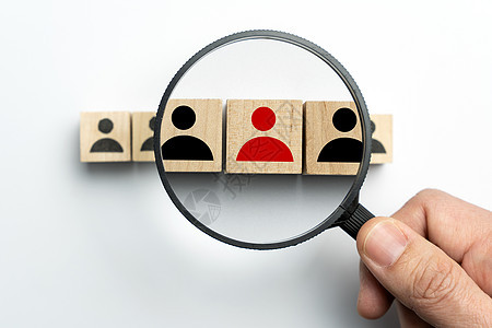 使用放大镜搜索人才或雇员概念;利用放大镜搜寻图片