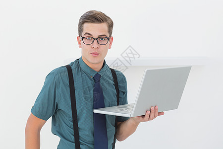 持笔记本电脑看相机的纳迪商务人士商业机构领带职业办公室人士工作技术商务男性图片