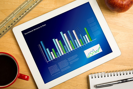带有图表和数据的商务界面复合图像合成图象杯子绘图触摸屏计算机科技统治者电脑平板计算咖啡图片