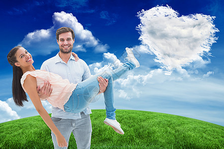 具有吸引力的年轻夫妇玩得开心的综合形象拥抱场地微笑头发男人夫妻感情浪漫情怀女朋友背景图片