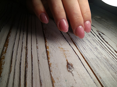 天然指甲的美丽 完美干净的修指甲抛光手指艺术温泉凝胶女士背景图片
