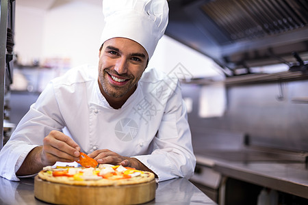 做披萨的比萨厨师职员商业厨艺制服餐厅男性烹饪美食家美食面团图片
