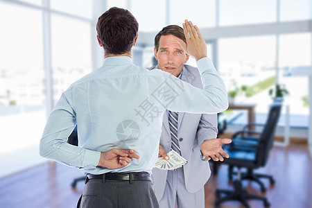商务人士背后交叉手指的复合形象 他举起头来会议室会议桌子男人旋转商业扇子穿越人士职业图片
