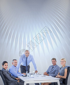 令人快乐的商界人士观看相机的复合形象女士椅子座位男性生意文档会议同事伙伴会议室图片