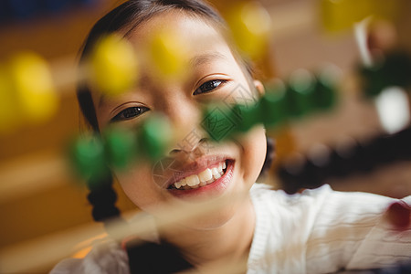 使用幻灯片规则的学童班级学习学校微笑小学生瞳孔女性女孩课堂早教背景图片