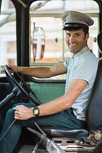 驾驶公共汽车的微笑公共汽车司机公车齿轮服务运输职业控制座位服装校车快乐图片
