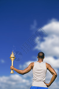 杯中运动员后视镜的复合图像蓝色优胜者风景男人环境黑色天空场景成功男性图片