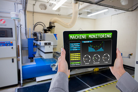 持有数字平板电脑的人的作物手综合图象机械药片按钮速度地面界面工厂数据机器屏幕图片