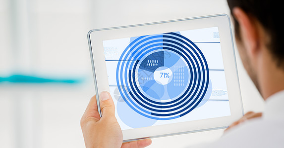 办公室使用数字平板电脑的商务人士数位板人士触摸屏职业工作人体展示蓝色部位空白图片