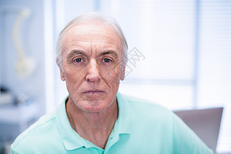 高年长者的肖像男性老年人检查伤害疾病病人身体老年访问保健图片