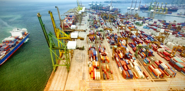 商业码头的海运集装箱货物集装箱图片