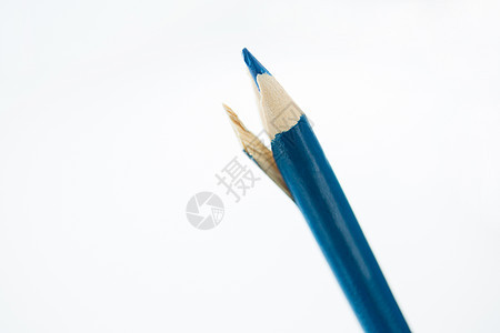 白背景的蓝色铅笔工艺游戏绘画时间闲暇屏幕检查教育彩色艺术图片