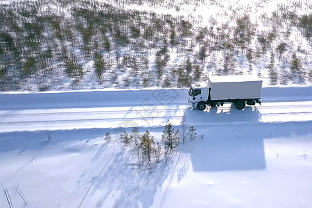 冬季在路上骑着马车 冬天是卡车的冬季路司机障碍货车后勤速度汽车运输货物送货路线图片