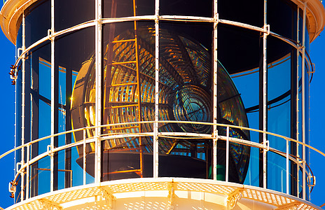 灯塔中的灯泡和壁膜反射器图片