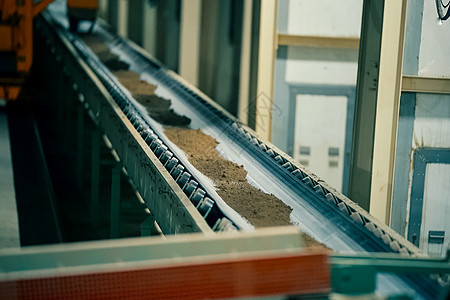 砖头生产的克莱传送线房间技术产品砖厂机库商业公司输送带黏土植物图片