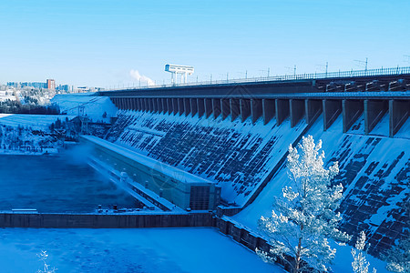 以大坝和江河为景点的多年度水力发电站天空力量发电厂农村水电发电机车站场景涡轮森林图片