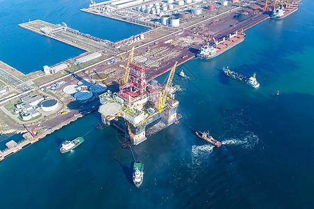 港口的钻井平台 石油平台的拖车起重机海洋海景血管工程气体力量钻孔拖带船厂图片