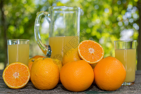 橙汁玻璃饮料吸管果味饮食果汁水果绿色植物器皿木板图片