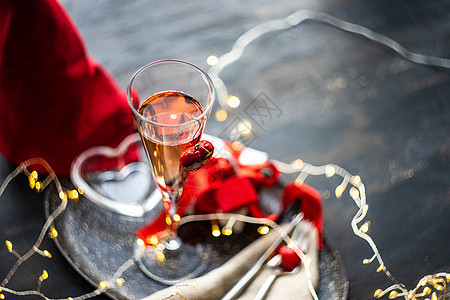 圣情人日卡概念丝带刀具银器红色卡片心形粉色饮料香槟乡村图片