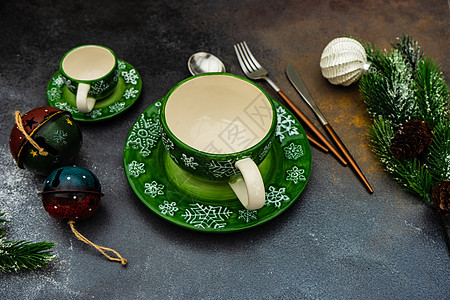 圣诞节框架概念桌布银器刀具石头盘子餐具假期食物绿色餐巾图片