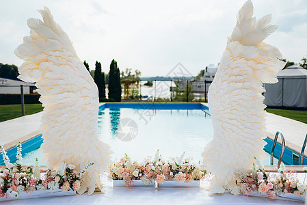结婚仪式区域花店白色婚姻新娘花朵庆典风格婚礼派对花园图片