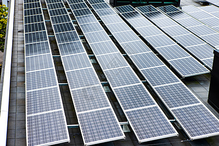 屋顶上的太阳能能 创造绿色能源图片