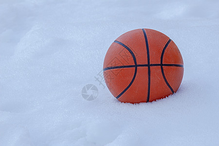 冬季雪上打篮球图片