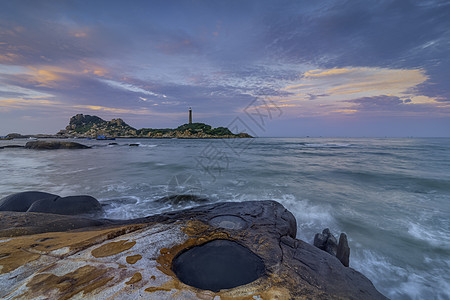 海滩岩石日落Ke Ga灯塔 在越南中部Binh Thuan的Phan Thiet有名的访问地点支撑风暴天空岩石科嘎旅行安全地平线全景海景背景