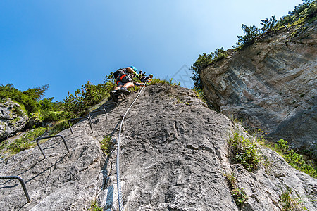 在德国巴伐利亚的绿石娱乐高度顶峰地平线高山运动假期生态冒险攀岩图片