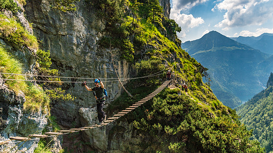 在德国巴伐利亚的绿石岩石假期登山运动农村娱乐顶峰高度地平线环境图片
