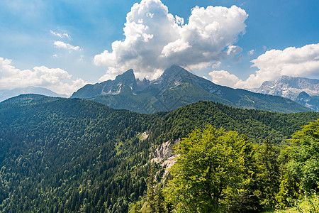 在德国巴伐利亚的绿石铁索岩石生态高山冒险地平线顶峰环境运动街道图片