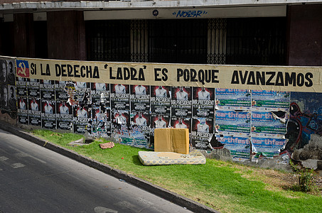 在智利圣地亚哥的一堵墙上留言图片