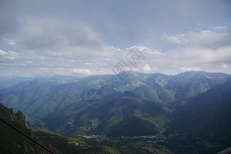 高山有雾和云岩石男人度假者日落闲暇成功登山者高度辉光耐力图片