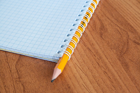 带记事本的铅笔和钢笔商业木头教育日记学校草图写作工作桌子软垫图片