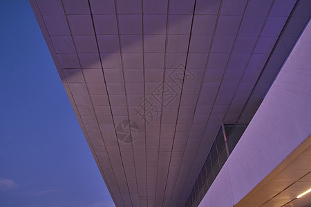 蓝色天空的现代建筑屋顶经济推介会市中心办公室民众进步金融对称投资创新图片