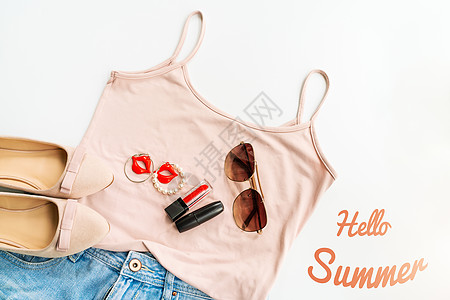 你好夏天的概念 女性衣服和配饰布局 o书法旅行季节派对海滩热带艺术刻字裙子卡片图片