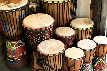 非洲鼓 djembe 各种大小的非洲鼓图片