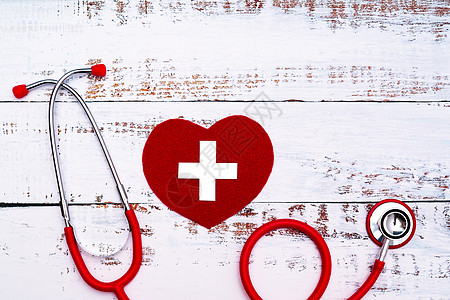 世界红十字日 红心与胸透镜放在木制桌上桌子诊所注射器考试庆典卡片保健帮助生活病人图片