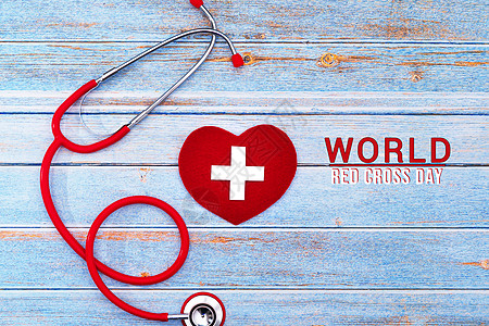世界红十字日 红心与胸透镜放在木制桌上庆典日历考试药品卡片世界假期疾病治疗医院图片