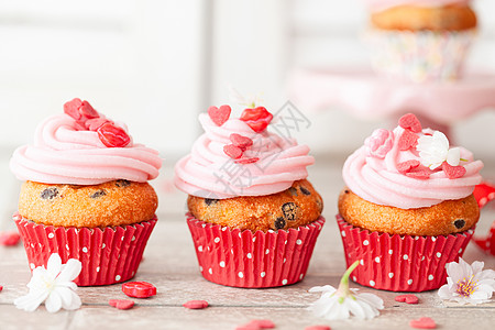 情人节的小纸杯蛋糕假期美食家水平红色甜点食谱小雨糖果粉色食物图片
