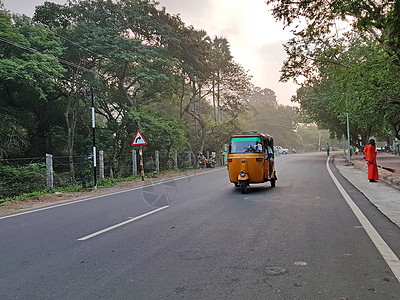 Riksha 清晨在印度驾车图片