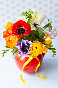 丰富多彩的春花喜悦花束花朵花瓶生日快乐图片