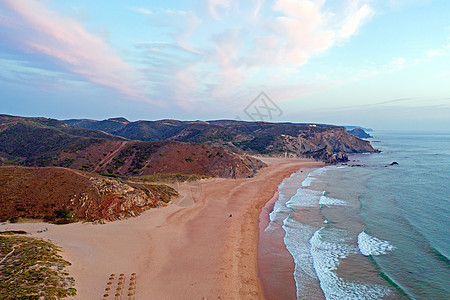 日落时在葡萄牙西海岸的Praia Amado空中飞行旅游女性海滩游客海浪海洋天空天线蓝色海岸图片